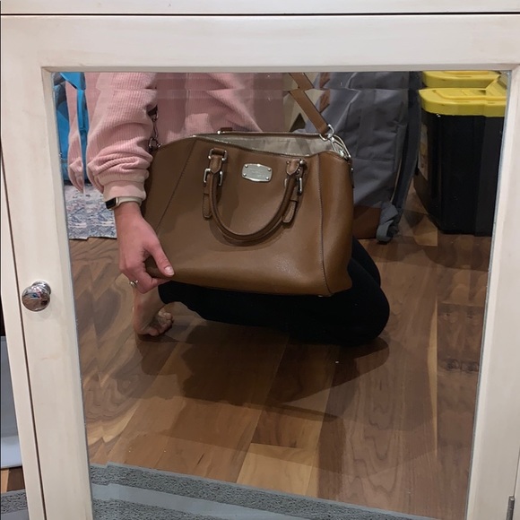 Large brown Michael Kors purse - Picture 4 of 4
